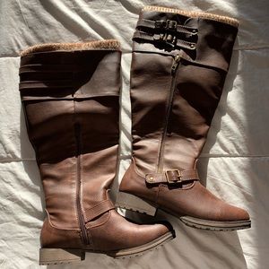 Brown riding boots with inner lining